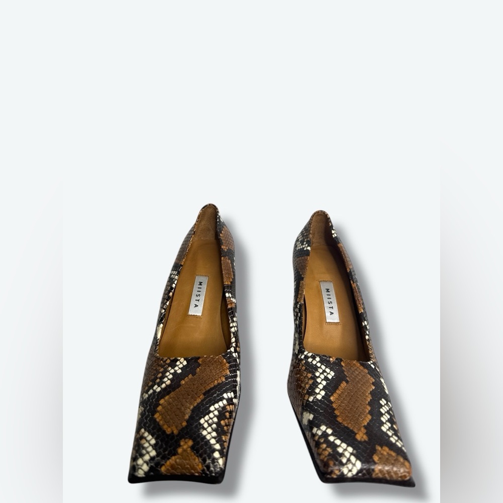 Chic Snakeskin Pattern Heels - Picture 2 of 6